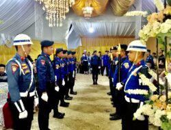 Romantis! Ritual Pernikahan Petugas Dam-Pen Konsel, Dilaksanakan Dengan Tradisi Nozzle Pora