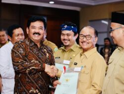 Diserahkan Langsung Menteri ATR/BPN, Bupati Surunuddin Terima Sertifikat Aset Pemda Konsel