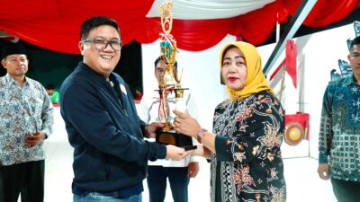Ini Pesan Ketua Koni Konsel, Saat Menutup Porseni dan Lomba PKK Kecamatan Mowila