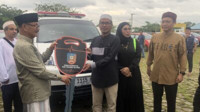 Bupati Konsel Serahkan 11 Ambulans untuk Masyarakat dalam Gelar Buka Puasa Bersama