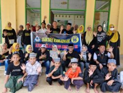 IKA SMA Negeri 4 Kendari Angkatan 95 Berbagi Puluhan Paket Sembako di Bulan Suci Ramadan