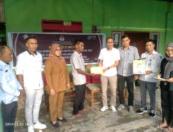 KPU Konsel Serahkan Santunan Kepada Ahli Waris PPS Pemilu di Desa Lamokula