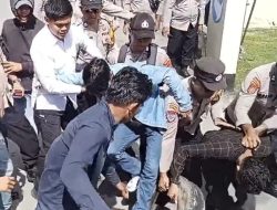 Kasus Pencemaran Nama Baik Lamban Ditangani, AMPB SULTRA Gelar Unras Di Polres Baubau