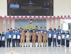 Tingkatkan Pelayanan Publik, Bupati Konsel Serahkan SK PNS, CPNS Lulusan IPDN dan Teken Perjanjian Kerja PPPK Tahap II