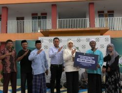 Bank Sultra Serahkan Bantuan Ambulans CSR ke Ponpes Minhajut Thullab