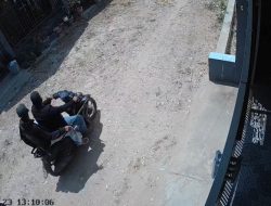Terekam CCTV: Dua Pria Modus Bawa Pancing Lalu Curi Motor NMAX di BTN Latjinta Kendari