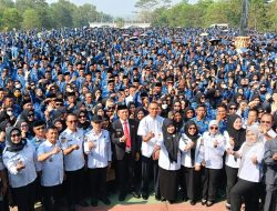 Hari Sumpah Pemuda di Konsel: Bupati Irham Kalenggo Serahkan SK Perpanjangan Kontrak Ribuan P3K Paruh Waktu